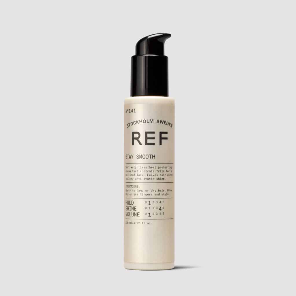 REF Stay Smooth N°141: A soft and light cream that gives full control. Optimal for creating a long lasting natural look. Makes hair soft and shiny. Eliminates frizz. Anti-static effect with high shine. Heat protectiNG. 100% Vegan Paraben free Sulphate free Color preserving. Apply to damp or dry hair.1234