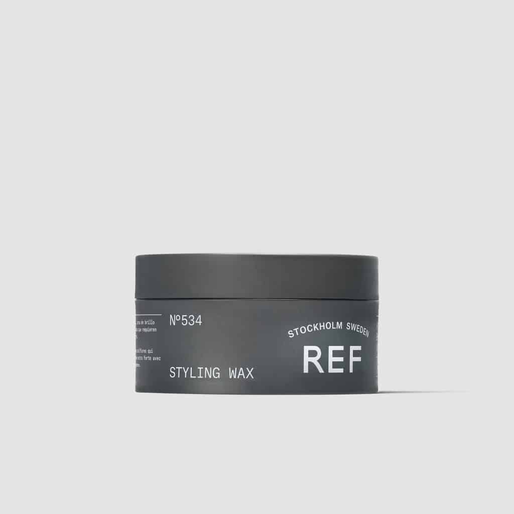 REF Styling Wax N°534: Wax that provides high control and medium shine. Perfect for hairstyles that require extra hold. Creamy texture for easy application Finished hairstyle remains fixed. Paraben free Sulphate free Color preserving. Directions; Apply to wet or damp hair. Style as desired. 1234